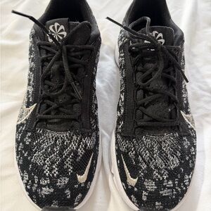 Nike Move to Zero Black and White Women's Athletic Shoes